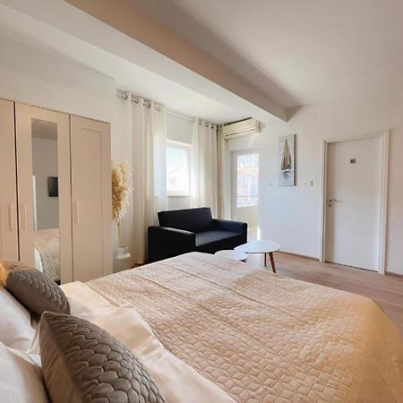 Caramel Comforts In Stinjan Only 800 Meters From The Beach PUY Exterior foto
