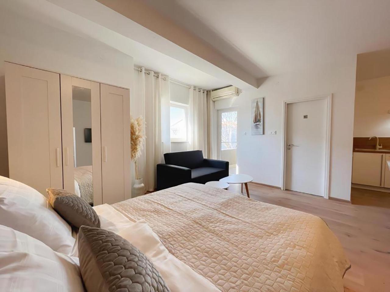Caramel Comforts In Stinjan Only 800 Meters From The Beach PUY Exterior foto